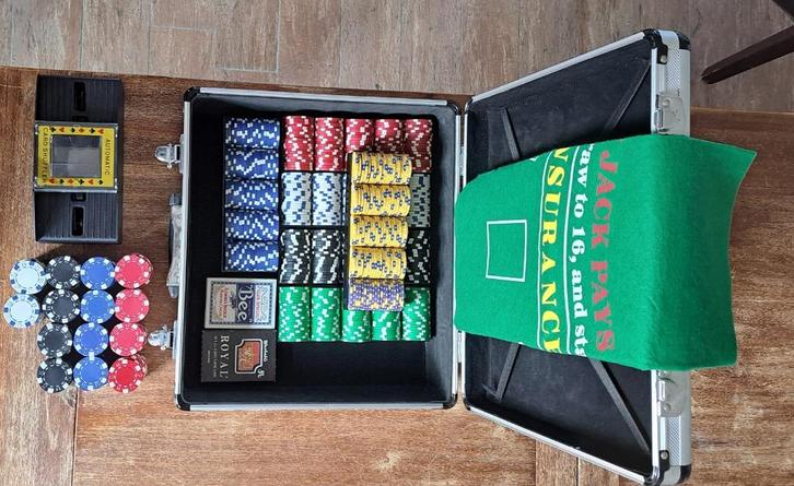 pokerset, Hobby en Vrije tijd, Gezelschapsspellen | Kaartspellen, Gebruikt, Vijf spelers of meer, Ophalen