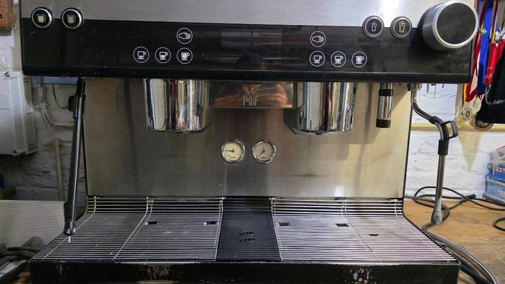 WMF Coffee machine, Electroménager, Cafetières, Utilisé, Café en grains, Combiné, 2 à 4 tasses, Tuyau à Vapeur, Enlèvement