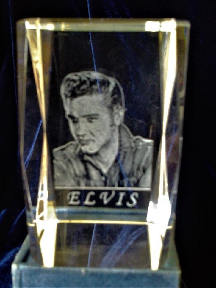 Kristal glas laserblok hologram met Elvis Presley portret, Verzamelen, Porselein, Kristal en Bestek, Nieuw, Overige typen, Kristal