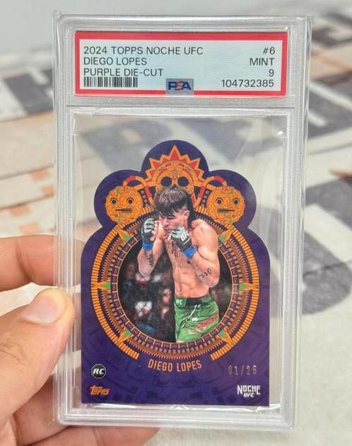 2024 Topps Noche UFC diego lopes Purple diecut /25 nr1 PSA-9, Verzamelen, Sportartikelen en Voetbal, Nieuw, Spelerskaart, Ophalen of Verzenden