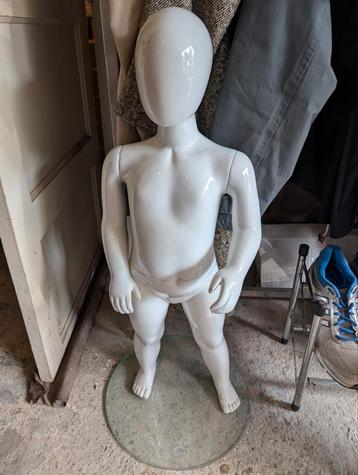 Mannequin voor kinderen beschikbaar voor biedingen