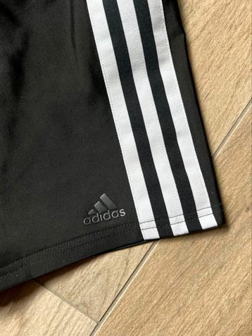 Maillot de bain pour enfant Adidas noir disponible aux enchères