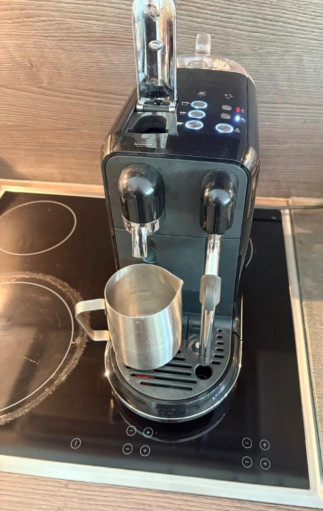 Creatisto Uno origineel Nespresso machine, Elektronische apparatuur, Koffiezetapparaten, Zo goed als nieuw, Koffiepads en cups