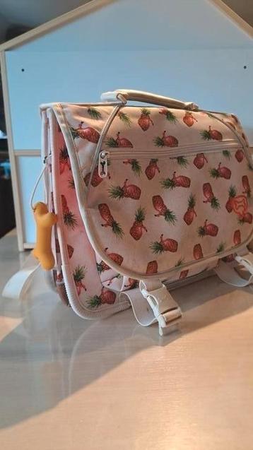 Boekentas van Stones and Bones beschikbaar voor biedingen