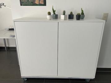 Hang- of staand kastje beschikbaar voor biedingen