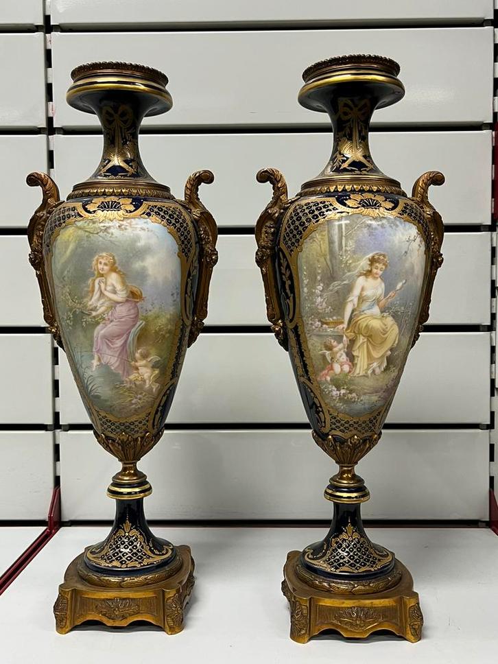 Paar grote porseleinen vazen (Sèvres) - eind 19e eeuw, Antiek en Kunst, Antiek | Vazen, Ophalen