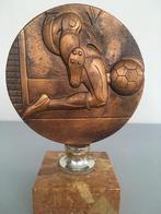 VOETBALtrofee, H 26 cm, D 18 cm., Verzamelen, Sportartikelen en Voetbal, Ophalen
