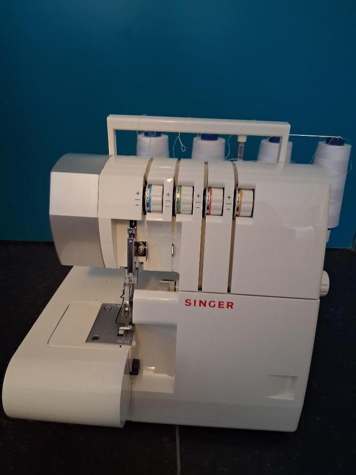 Singer overlock, Hobby en Vrije tijd, Naaimachines en Toebehoren, Zo goed als nieuw, Lockmachine, Singer, Ophalen