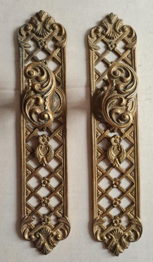 2 Salvaged Trellis Kasteel deurklinken met veer, Doe-het-zelf en Bouw, Hang- en Sluitwerk, Gebruikt, Klink of Kruk, Koper of Messing