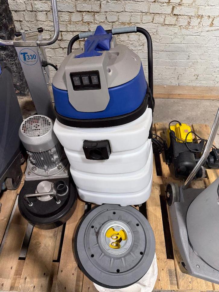 Professionele stofzuiger voor nat en droog gebruik, Elektronische apparatuur, Stofzuigers, Nieuw, Stofzuiger, 2000 watt of meer