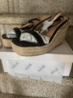 Nieuwe sandalen met sleehak, Zwart, Nieuw, Sandalen of Muiltjes, Ophalen of Verzenden