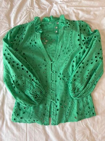 Blouse beschikbaar voor biedingen