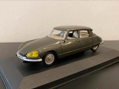 Citroën DS 21 Pallas met gele koplampen, Hobby en Vrije tijd, Modelauto's | 1:43, Auto, Overige merken, Ophalen of Verzenden