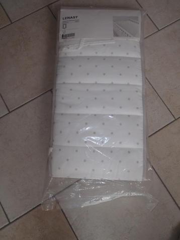 Bumper voor babybedje beschikbaar voor biedingen