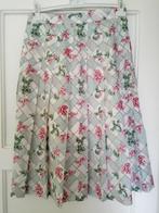 Belle petite jupe en satin à motif de feuilles, Comme neuf, Taille 38/40 (M), Enlèvement ou Envoi, Blanc