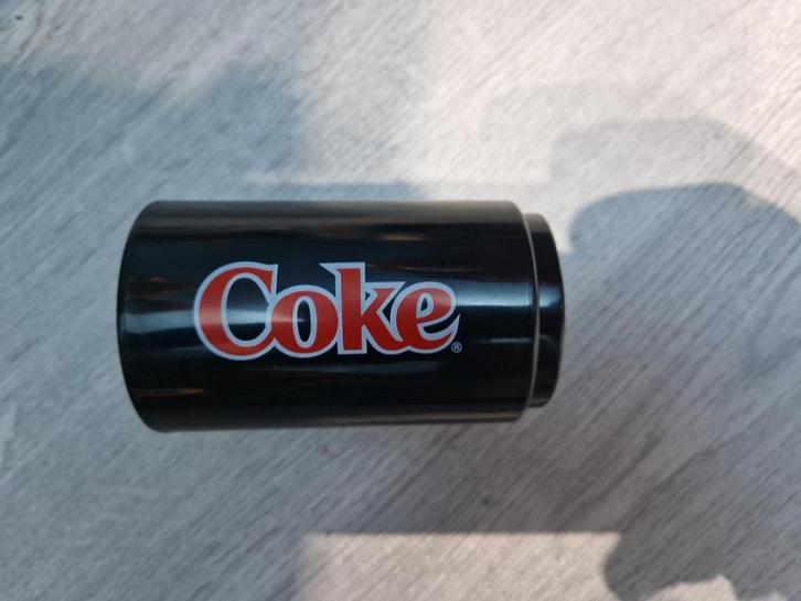 Moderne zwarte flesopener van Coca-Cola, Verzamelen, Merken en Reclamevoorwerpen, Nieuw, Overige typen, Ophalen of Verzenden