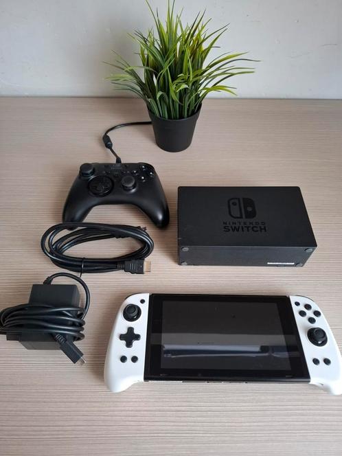 Nintendo Switch + fifa 18 + 2 console, Games en Spelcomputers, Spelcomputers | Nintendo Switch, Gebruikt, Switch Original, Met 2 controllers