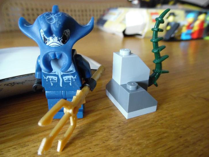 Lego 8073 Atlantis Manta Warrior With Trident Spear, Kinderen en Baby's, Speelgoed | Duplo en Lego, Zo goed als nieuw, Lego, Complete set