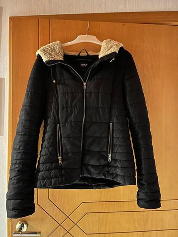 ONLY winterjas met kap maat S beschikbaar voor biedingen