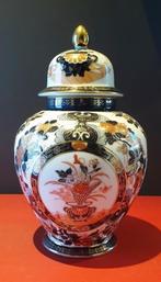 Saji Imari Japans porseleinen dekselpot, Antiek en Kunst, Ophalen of Verzenden