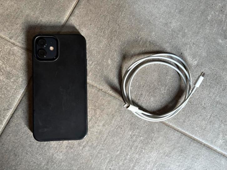 Iphone 12 64gb zwart met hoesje en laadkabel, Telecommunicatie, Mobiele telefoons | Apple iPhone, Zo goed als nieuw, 64 GB, Zonder abonnement