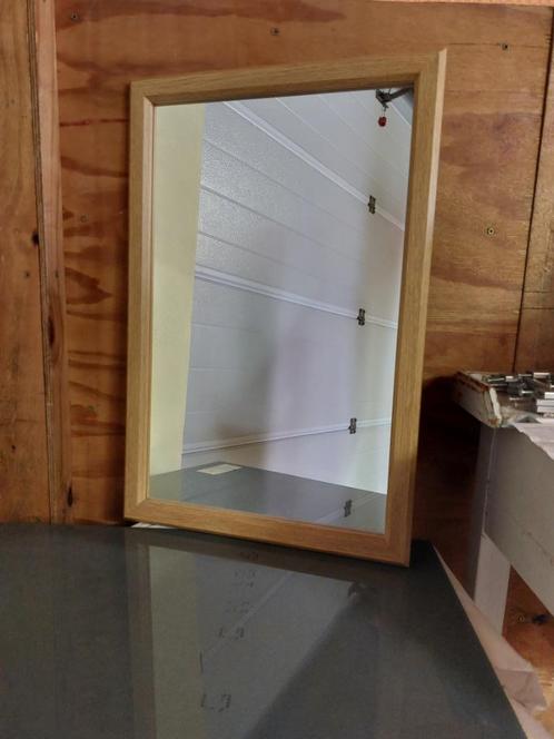 Spiegel met houten frame met ophangsysteem aan de achterkant, Maison & Meubles, Accessoires pour la Maison | Miroirs, Comme neuf