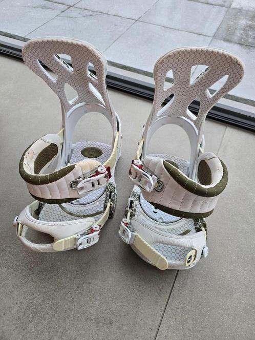 Snowboard binding burton cartel (wit), Sport en Fitness, Snowboarden, Gebruikt, Bindingen, Ophalen of Verzenden