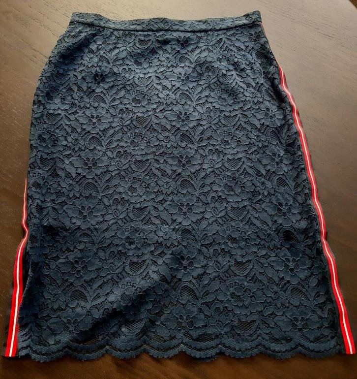 Rok blauwe kant, rood-witte zijstreep maat 40, Kleding | Dames, Rokken, Maat 38/40 (M), Rood, Ophalen of Verzenden