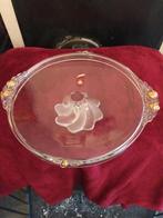 Assiette à gâteau sur pied, Enlèvement