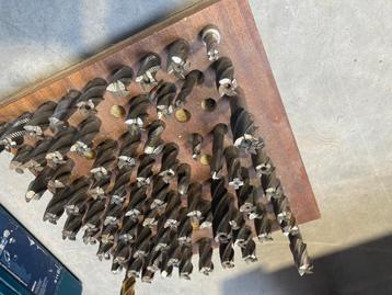 freesmachine metaal metaalfrees metaal frees. beschikbaar voor biedingen