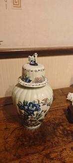 vase en faïence émaillée du modèle Vieux Rhodes, Enlèvement