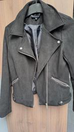 Veste courte en velour noir, taille 36( lola liza), Enlèvement, Comme neuf, Noir
