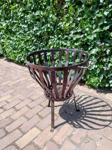 vuurkorf beschikbaar voor biedingen
