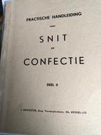 Snit en confectie met 59 patronen in goede staat, Ophalen of Verzenden, Gelezen