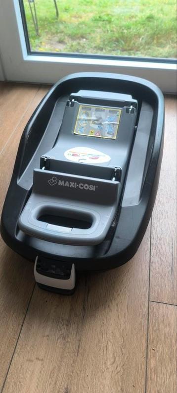 Isofix base familyfix + maxi Cosi pebble beschikbaar voor biedingen