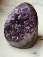 Améthyste base taillée violet foncé profond qualité supérieu, Collections, Minéraux & Fossiles, Minéral, Enlèvement ou Envoi