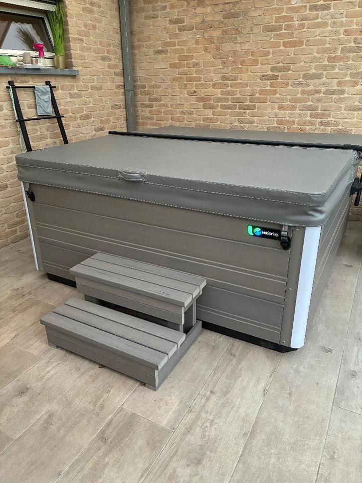 hotspring Jacuzzi Flair, Tuin en Terras, Bubbelbaden en Hottubs, Zo goed als nieuw, Vast, Afdekzeil, Trap, Ophalen