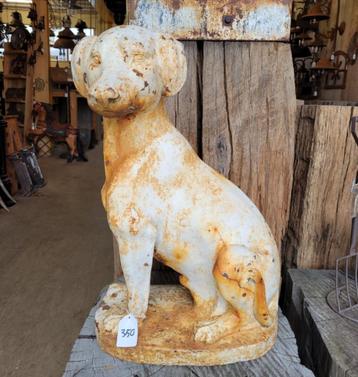 Antiek gietijzeren standbeeld van een jachthond hond beschikbaar voor biedingen