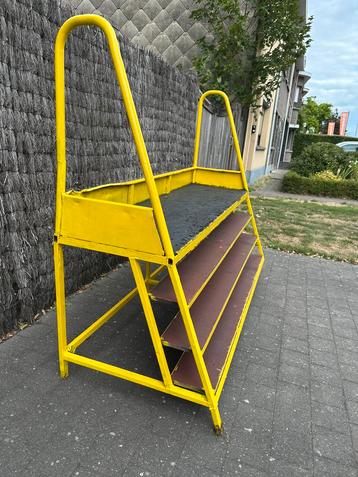 Roltrap werkplatform op wielen 75x180cm beschikbaar voor biedingen
