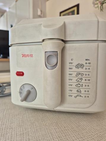 NOVA klassieke friteuse met geurdeksel beschikbaar voor biedingen