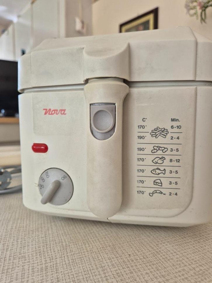 NOVA klassieke friteuse met geurdeksel, Electroménager, Friteuses, Utilisé, 2 à 3 litres, Enlèvement ou Envoi