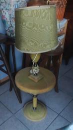 Vermoedelijk albasten tafeltje met lamp, Ophalen