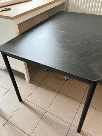 Keukentafel in zeer goede staat voor een spotprijs!