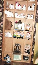 Houten kastje met kleine figuurtjes., Enlèvement, Comme neuf