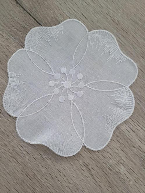 6 sierdoekjes (wit)  -  NIEUW, Antiek en Kunst, Antiek | Tapijten, Tafelkleden en Textiel, Ophalen of Verzenden