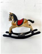 Petit cheval a bascule en bois peint a la main, Ophalen