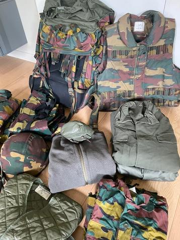 Verschillende militaire kleding (zie foto’s en beschrijving) beschikbaar voor biedingen