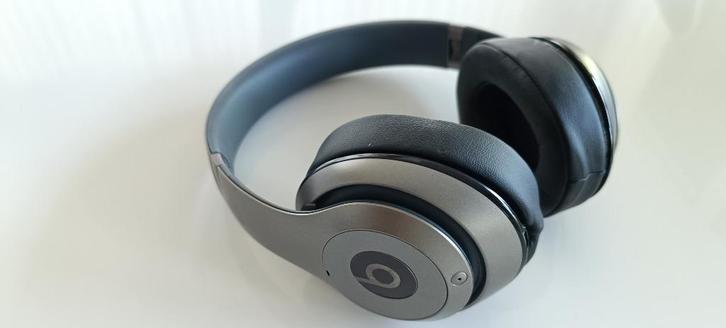 Beats Studio 2 Wired (Noise cancelling) + hardcase, Audio, Tv en Foto, Hoofdtelefoons, Gebruikt, Beats, Ophalen of Verzenden