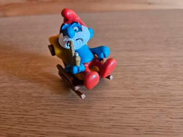 Grote smurf op een schommelstoel  beschikbaar voor biedingen