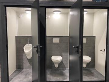Drievoudige toilet unit met hangtoilet en/ of fontein  beschikbaar voor biedingen